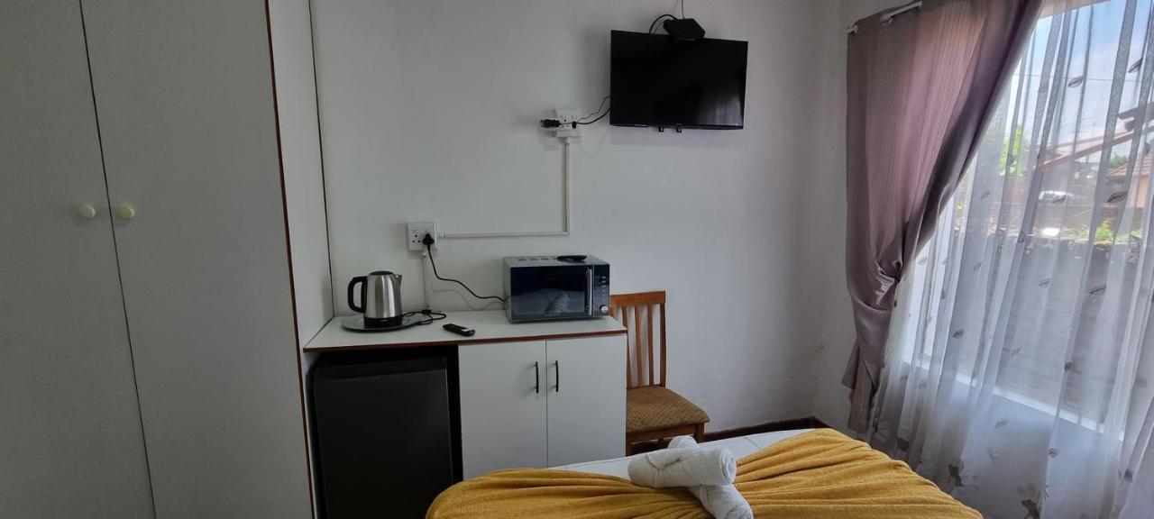 Epic Den Lodge Phuthaditjhaba Extérieur photo