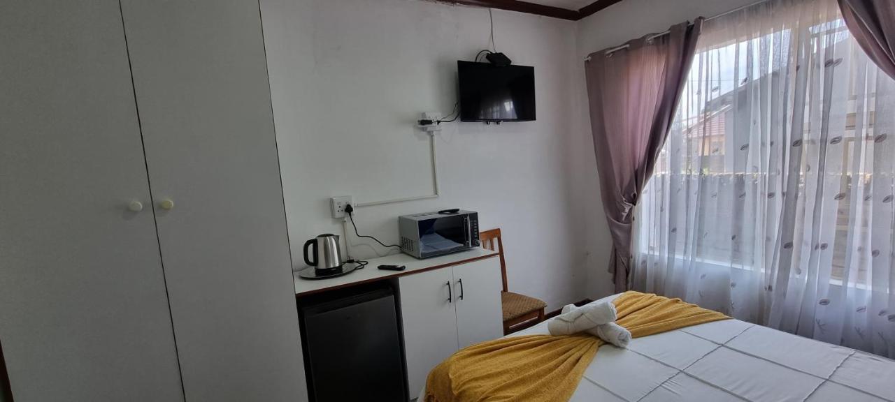 Epic Den Lodge Phuthaditjhaba Extérieur photo